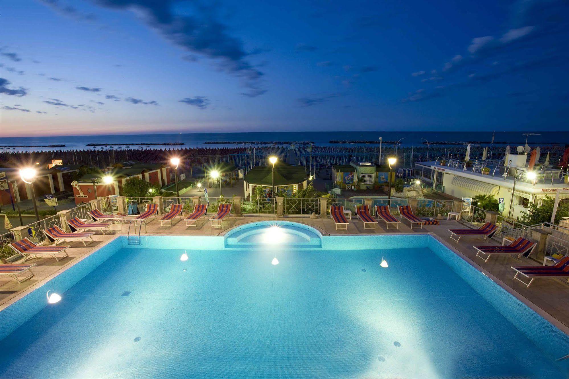 Hotel Sayonara Cattolica Extérieur photo